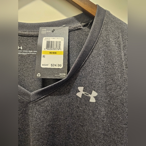 Under Armour Vneck Tshirt NWT - Picture 3 of 4